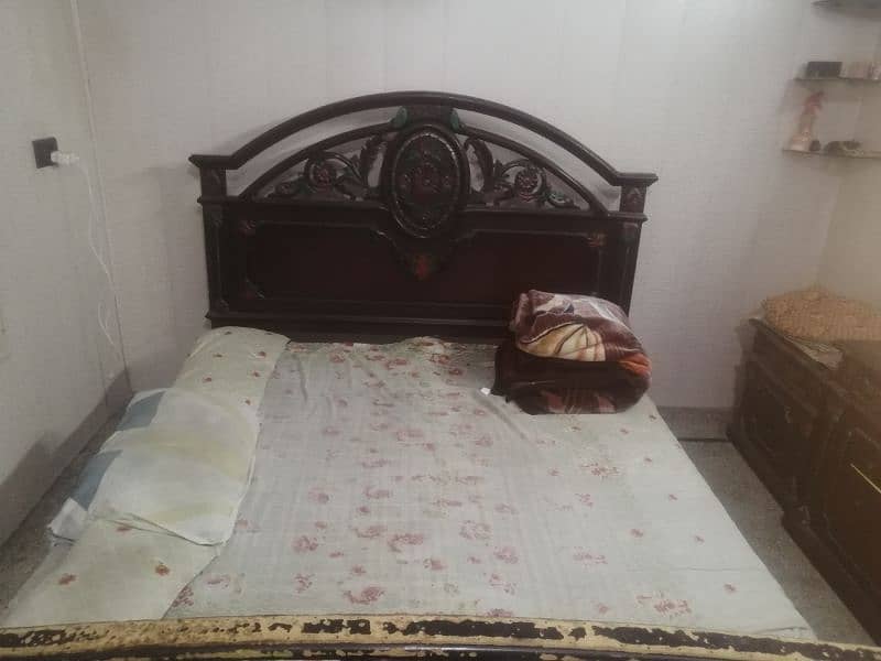 BED SET WITH DRESSING AND SIDE TABLE 0