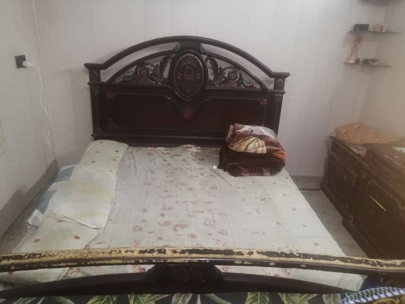 BED SET WITH DRESSING AND SIDE TABLE 1