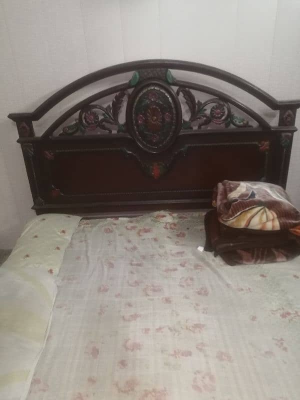 BED SET WITH DRESSING AND SIDE TABLE 6