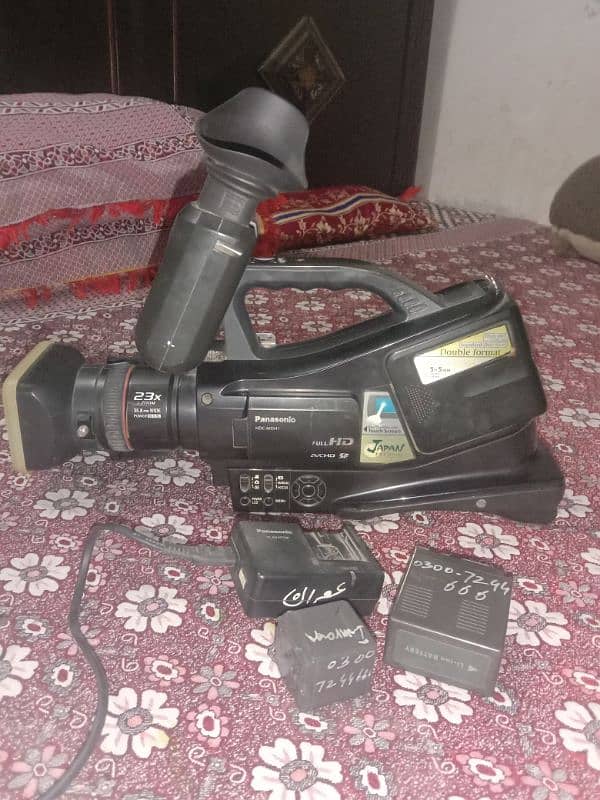 Camera name Hd. 1 camera hai video camera battery and bags for sale. 4