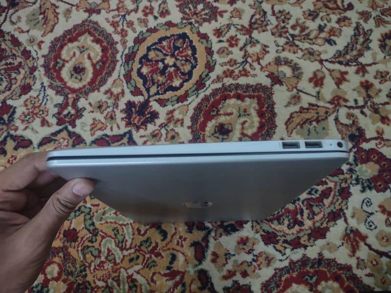 HP Notebook 15 DY1071wm i7 10th Gen 11