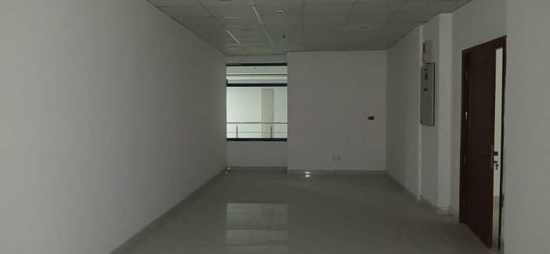 Brand New 530 Square Feet Office Available For Rent In Grand Square Mall Main Boulevard Gulberg 3 4