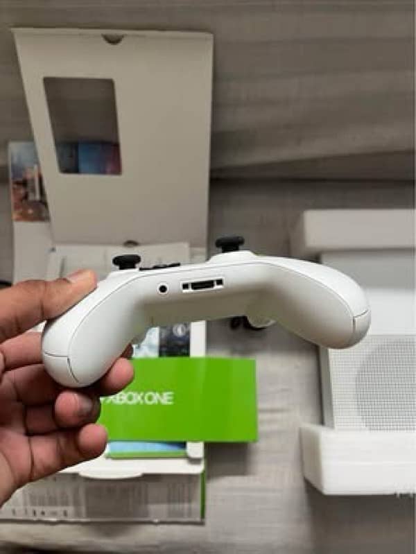 Xbox one s 1tb 7