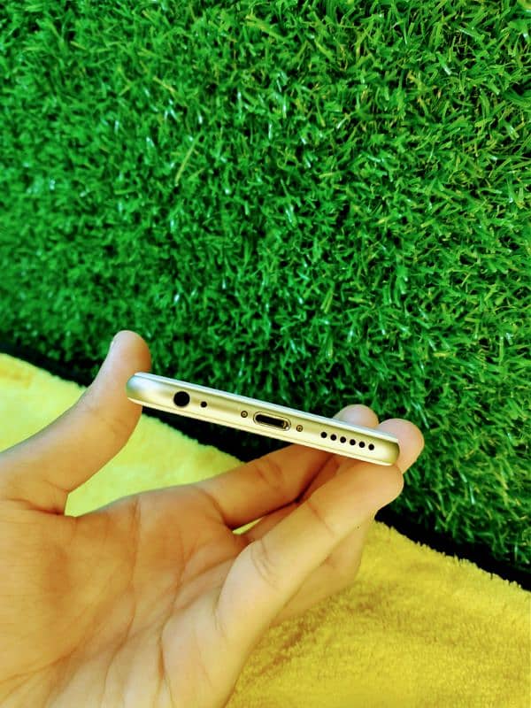 Iphone 6 10/10 Condition Official PTA Approved Golden Colour 17