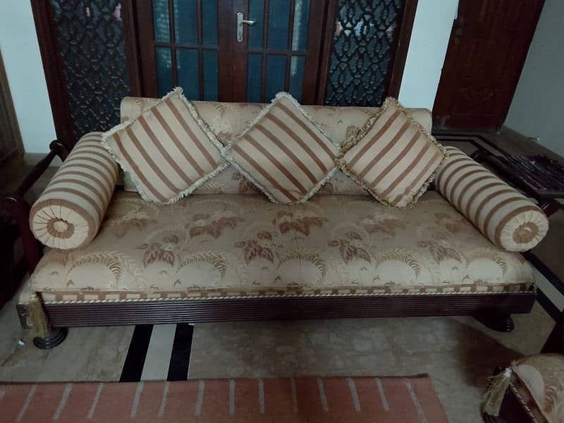 Seven Seater sofa set with 2 side tables in a good Condition 1