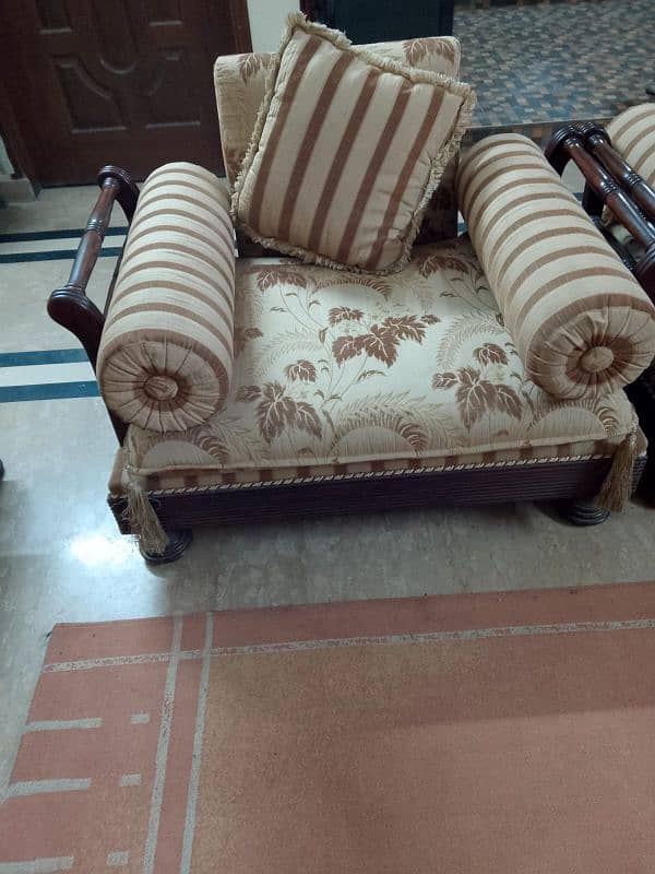 Seven Seater sofa set with 2 side tables in a good Condition 3