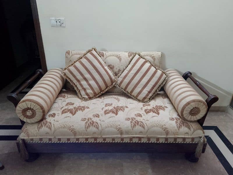 Seven Seater sofa set with 2 side tables in a good Condition 7