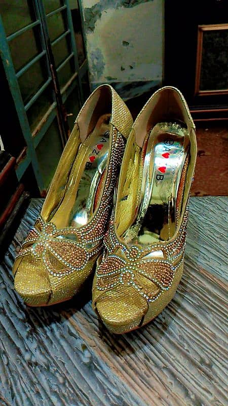 golden heels women 8 number size 2