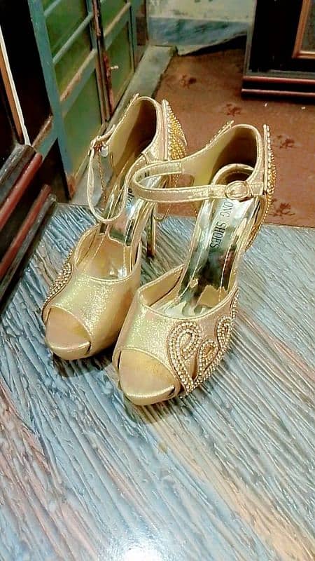 golden heels women 8 number size 3