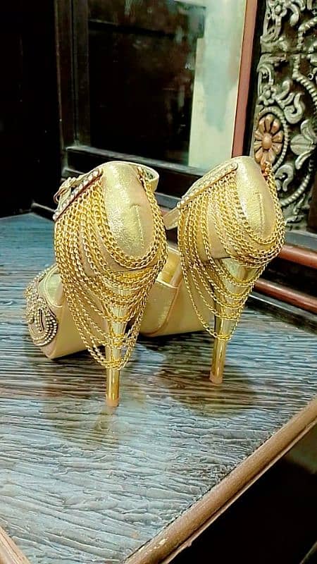 golden heels women 8 number size 5