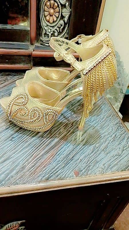 golden heels women 8 number size 6