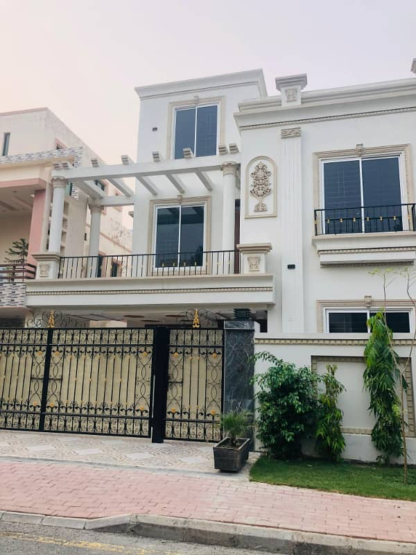 10 MARLA LUXURY HOUSE FOR SALE IN CENTRAL BLOCK 0