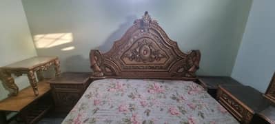 King bed with 2 side table