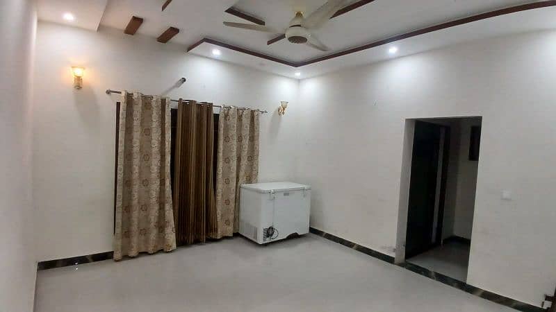 10 marla House Upper Portion For Rent in Bahria Town Lahore 4