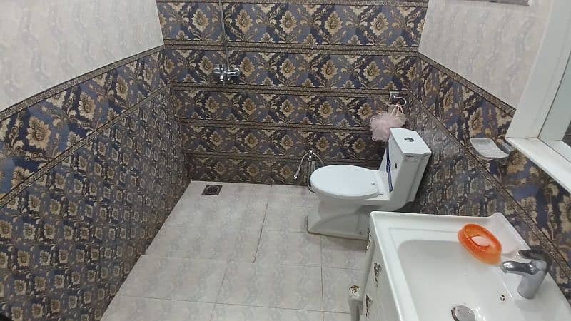 10 marla House Upper Portion For Rent in Bahria Town Lahore 5