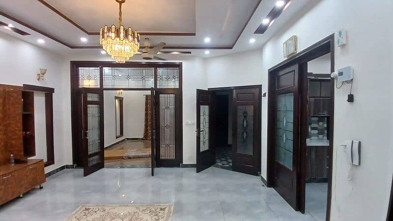 10 marla House Upper Portion For Rent in Bahria Town Lahore 8