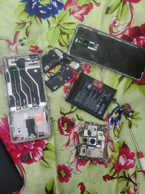 OnePlus 8 Board and other parts 4