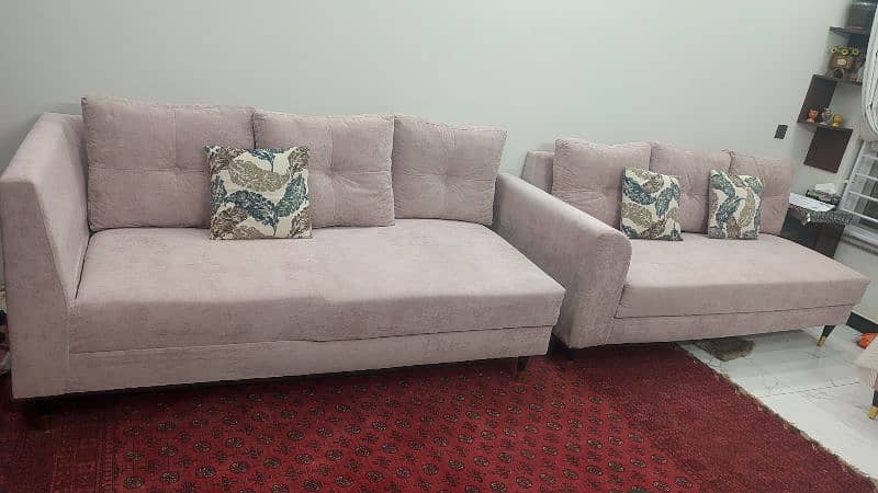 1 month Used L Shaped Pink 6 Seater Sofa Set with foamed Centre Table 2