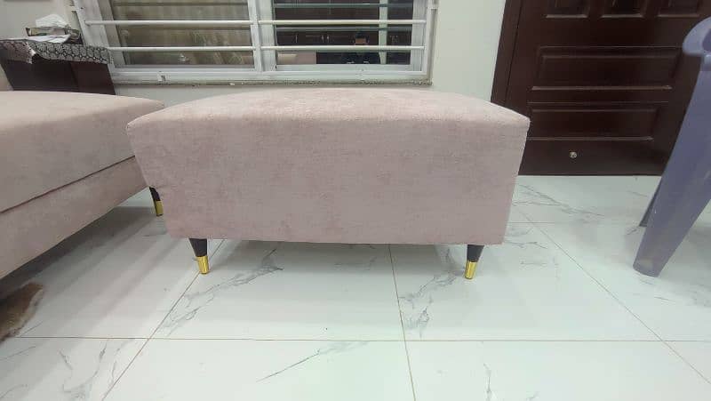 1 month Used L Shaped Pink 6 Seater Sofa Set with foamed Centre Table 13