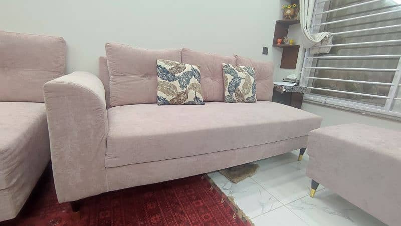 1 month Used L Shaped Pink 6 Seater Sofa Set with foamed Centre Table 3