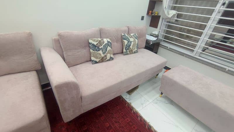 1 month Used L Shaped Pink 6 Seater Sofa Set with foamed Centre Table 6