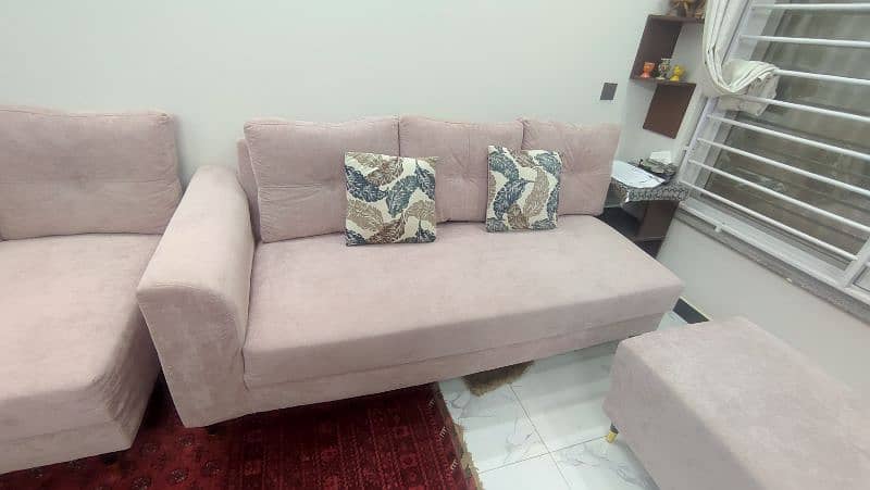 1 month Used L Shaped Pink 6 Seater Sofa Set with foamed Centre Table 8