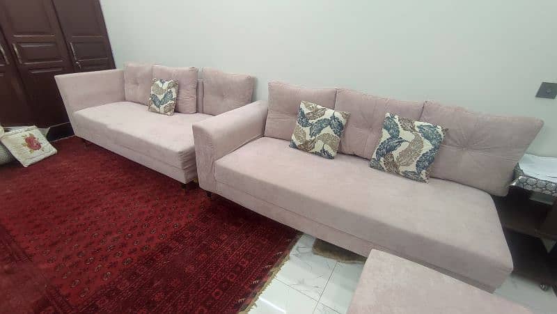 1 month Used L Shaped Pink 6 Seater Sofa Set with foamed Centre Table 9