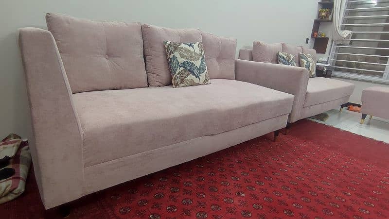 1 month Used L Shaped Pink 6 Seater Sofa Set with foamed Centre Table 11