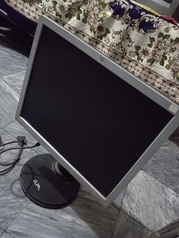 Hp LCD 17 inch Lush condition. 2