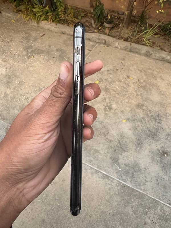 iPhone 11 Pro Max With Original Box For sale 3