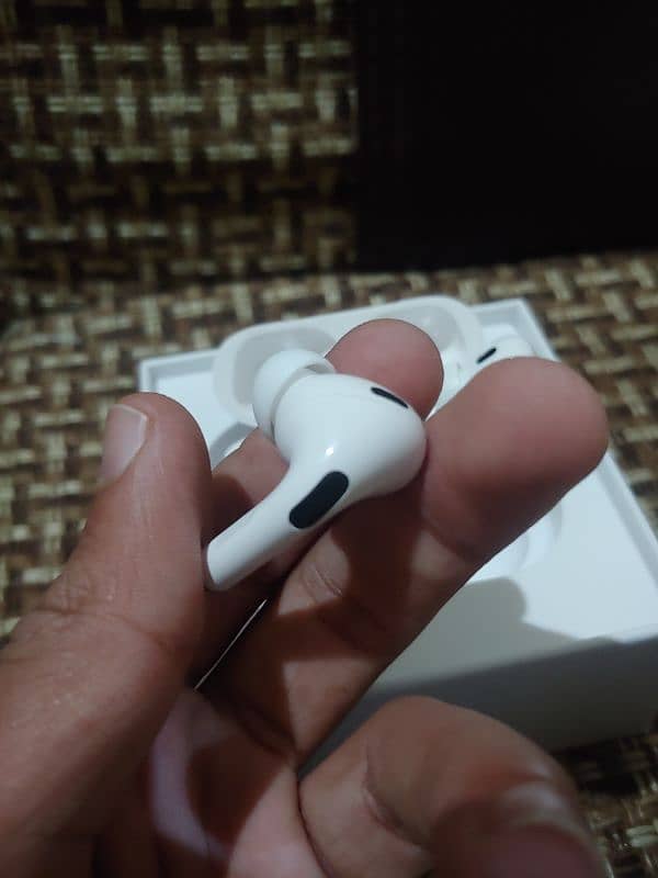 Apple Airpods Pro 2nd Gen Type C 10 Condition In apple warranty 8