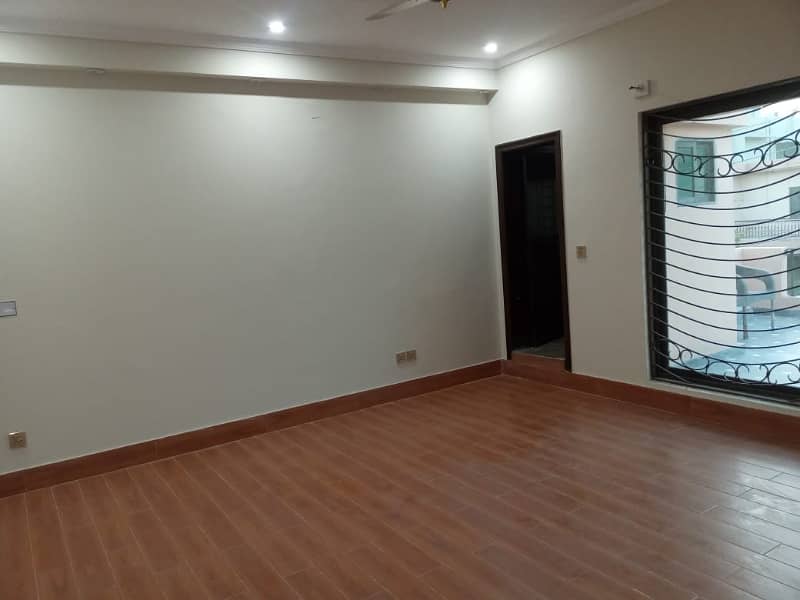 Your Dream 2 Kanal House Is Available In Model Town - Block H 3