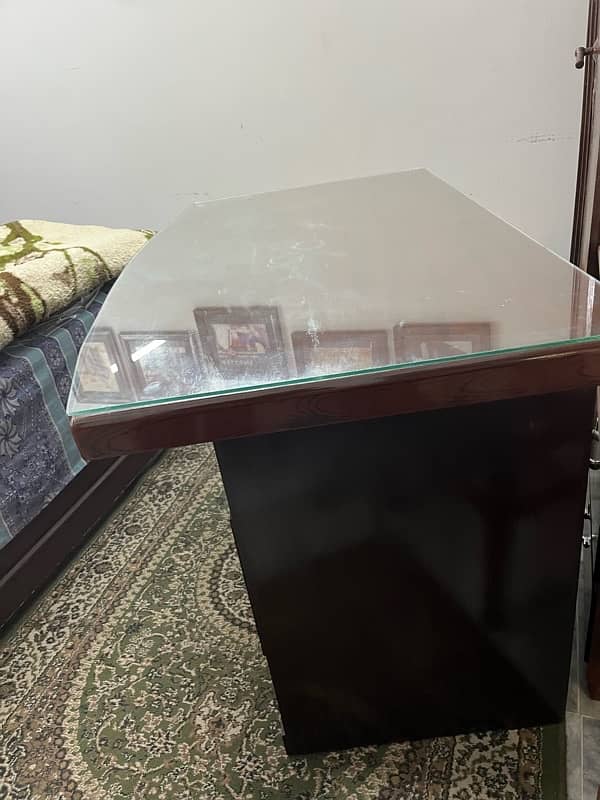 Office Table With Glass Top 10/10 3