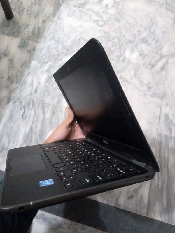 laptop Dell chrome book 6