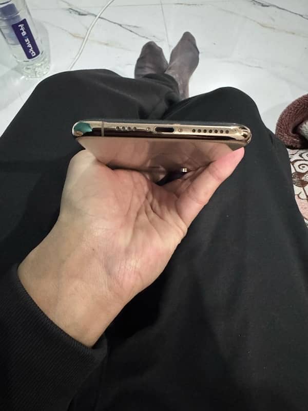 Iphone xs max 64GB non PTA 4