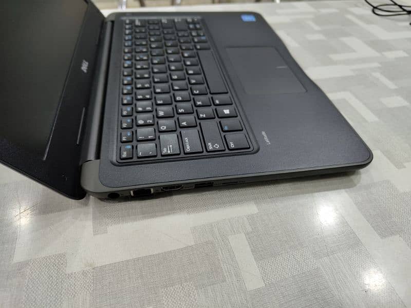 dell 3380 Laptop 4gb ram DDR4 128gb m. 2 SSD without battery 0