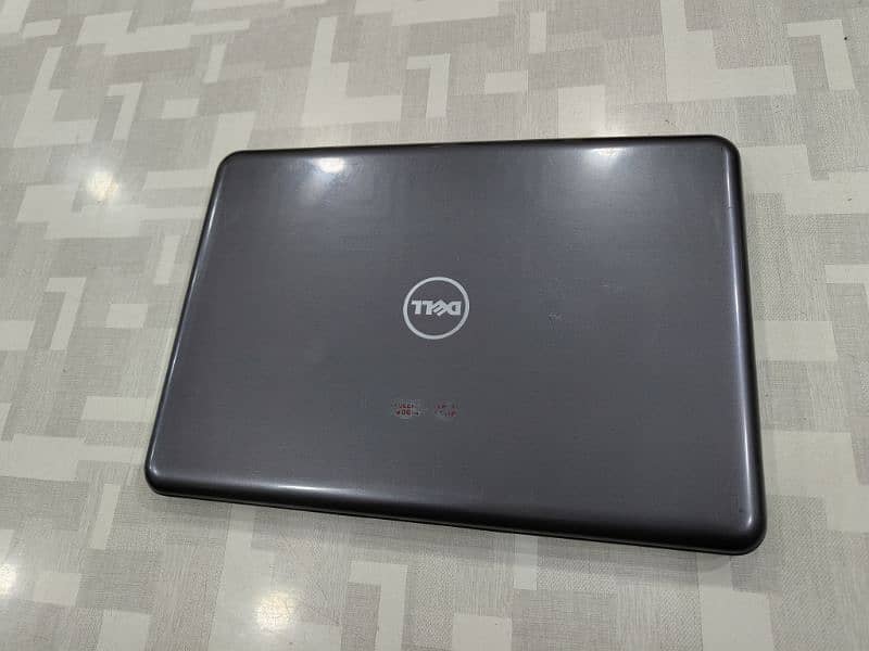 dell 3380 Laptop 4gb ram DDR4 128gb m. 2 SSD without battery 7