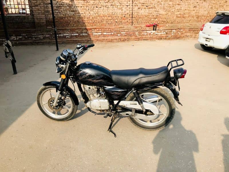 Suzuki GS 150 Special addition. 6