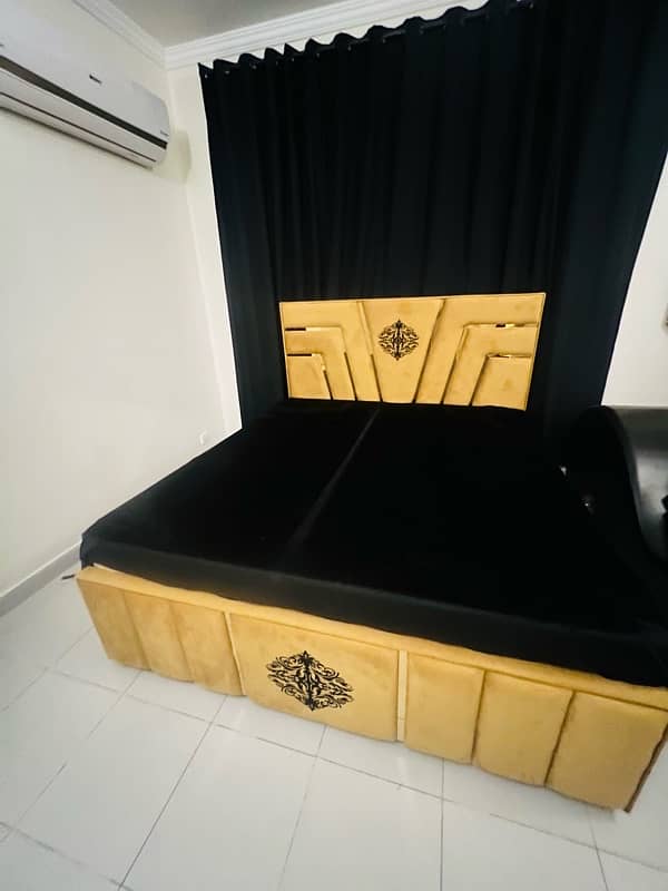 Poshish bed for sale 0