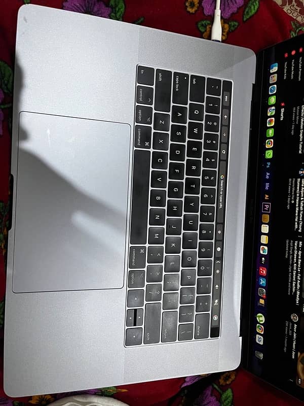 Macbook pro 2017 15 inch 3