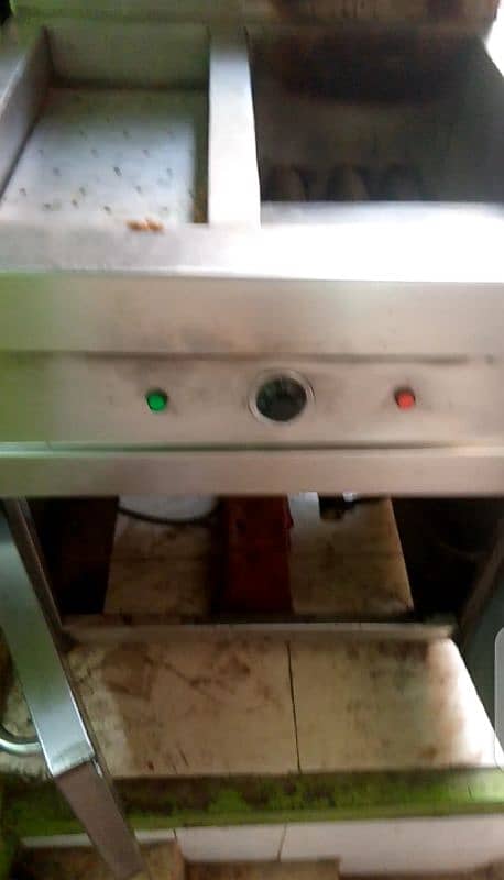 fryer counter 4