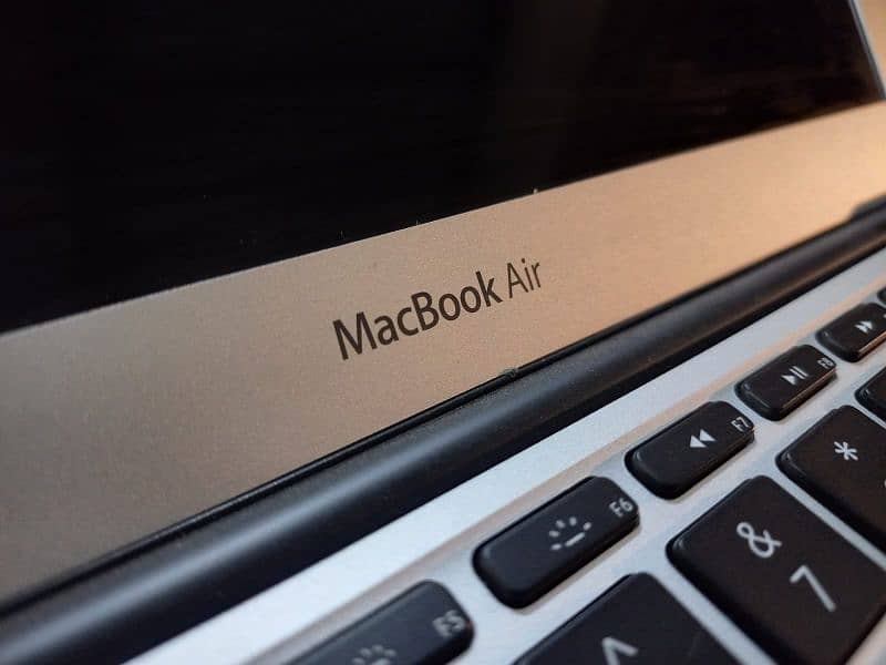 Apple MacBook Air 2015 | 128GB SSD | 4GB RAM | 1 1