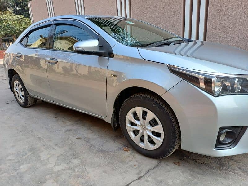 Toyota Corolla GLI automatic 2015 bumper to bumper original car 4