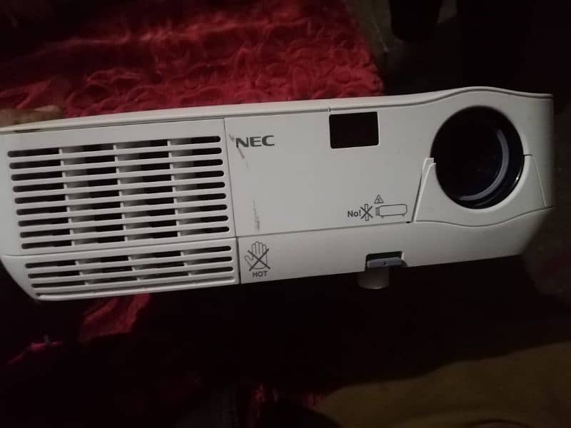 NEC NP216 DLP Projector 2