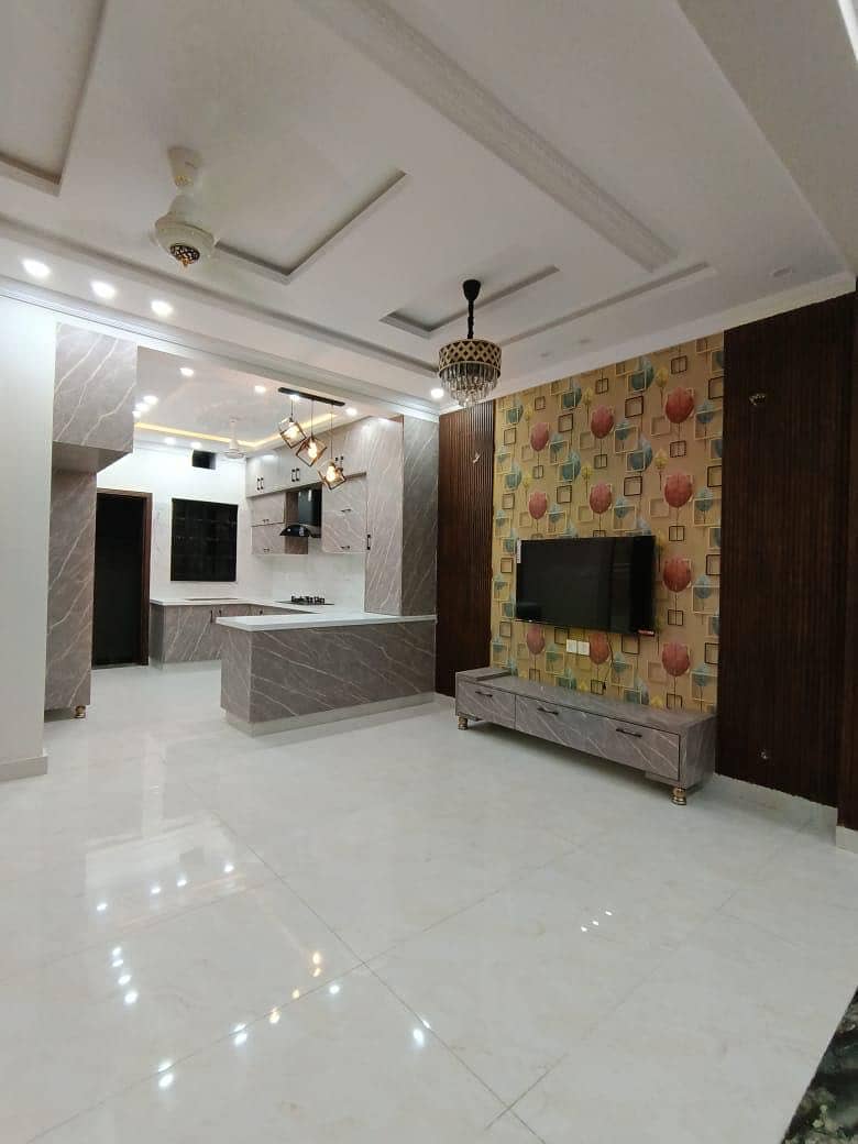 8Marla,Beautiful n luxury house in block b ,Bahria Orchard. 4