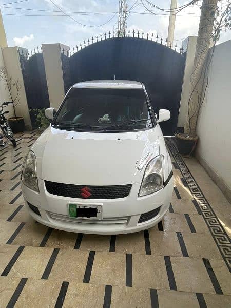 Suzuki Swift 2012 Dlx 2