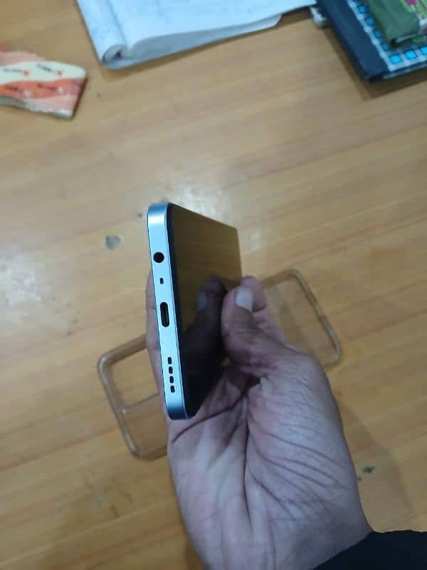 realme note 60 4 64 with box charger 5