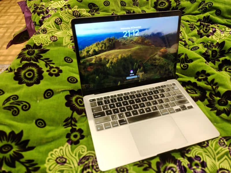 Macbook M1 Air 8/256 2020 Silver 0