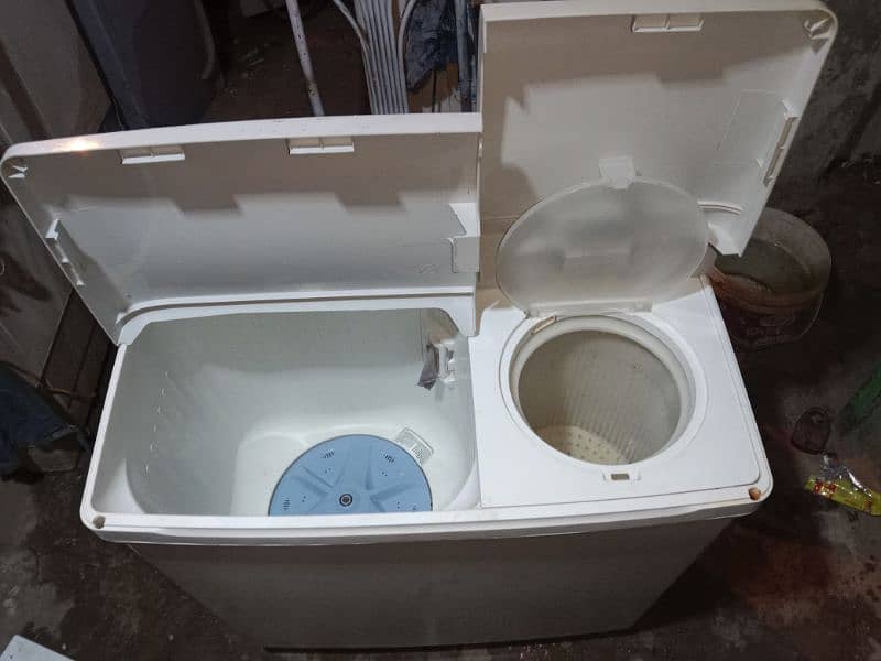 Washing Machine + Dryer 2 in 1 Totally Genius Condition 1