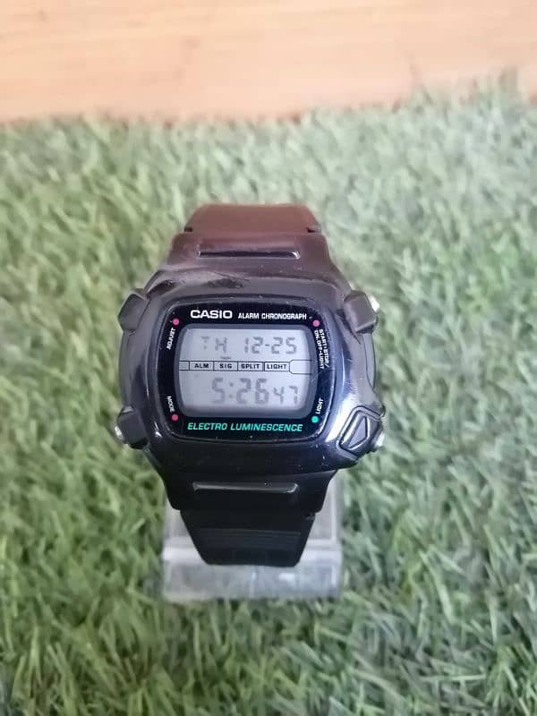 Casio W-740 Vintage Japan 2